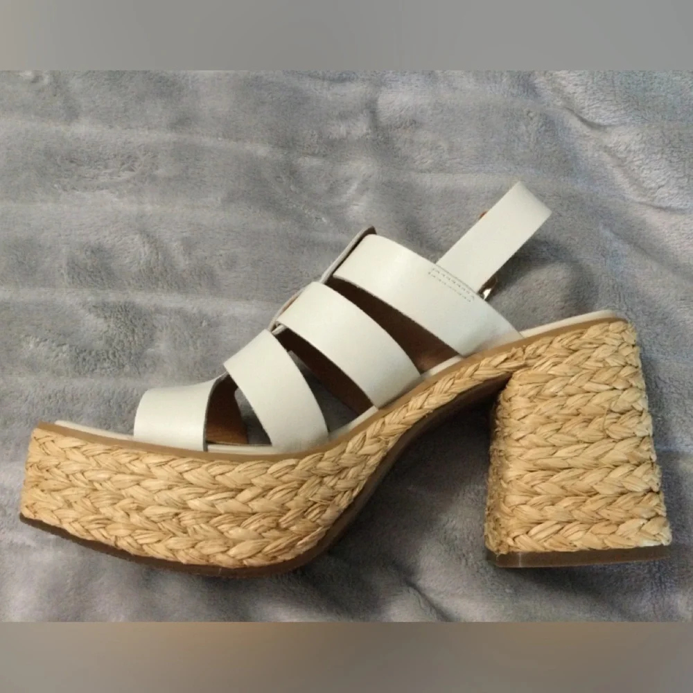 Lisa Vicky Just Strappy Platform White Sandals Size 8.5 M